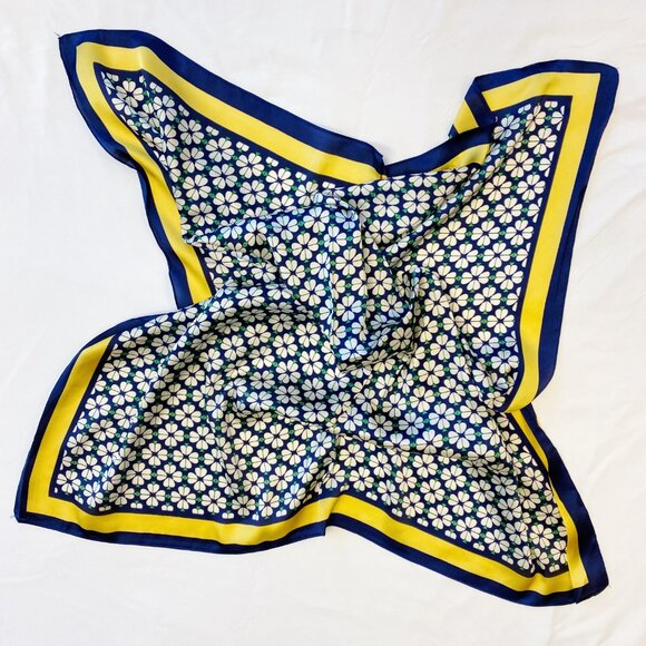 Four Petal Clover Scarf - Yellow - Picture 2 of 10